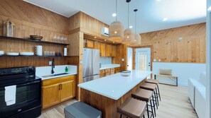 Private kitchen - The Jungle House at Blue Spring  Newly Renovated Getaway (Orange City)
