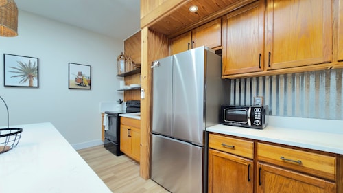 Gorgeous Newly Renovated Getaway 2BR/ 2BA near Blue Spring State Park