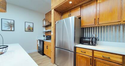 Gorgeous Newly Renovated Getaway 2BR/ 2BA near Blue Spring State Park
