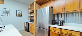 Gorgeous Newly Renovated Getaway 2BR/ 2BA near Blue Spring State Park