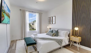 3 habitaciones, tabla de planchar con plancha y cuna de viaje 