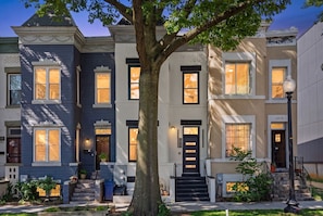 A row of townhouses with a tree in the foreground, front doors, and windows. - Brand New 3BR Luxury DC Rowhome w/ Rooftop Patio• 5-10 mins from top attractions (Washington)