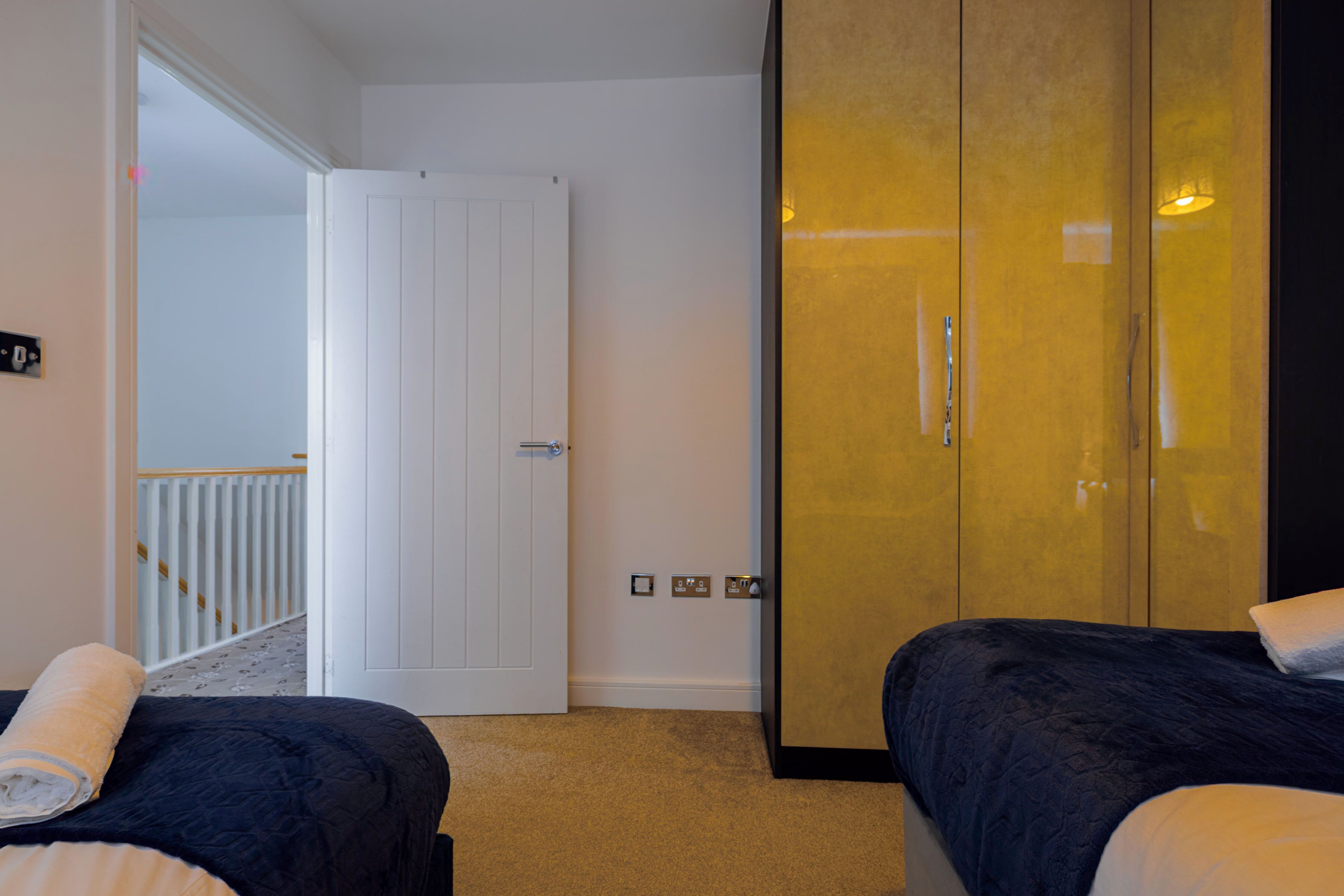 Iron/ironing board, internet, bed sheets