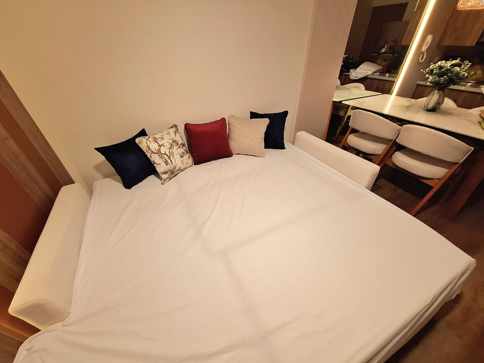 3 bedrooms, iron/ironing board, WiFi (free), bed sheets