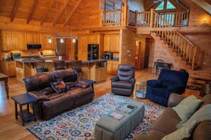 Smart TV, books, stereo, computer monitors - Cabin with fire pit & wrap around porch near Blue Ridge Pkwy (Newland)