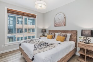 Tabla de planchar con plancha, wifi y ropa de cama 