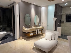 Hair dryer, bidet, towels, soap - THREE BDROOM PENTHOUSE POST-CHRISTMAS WEEK 12/27/26- 01/02/27 IN PUERTO VALLARTA (Puerto Vallarta)