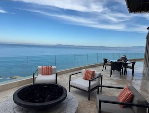 Outdoor dining - THREE BDROOM PENTHOUSE POST-CHRISTMAS WEEK 12/27/26- 01/02/27 IN PUERTO VALLARTA (Puerto Vallarta)