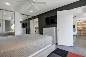 Room - Stylish and fun second floor condo in exciting Palm Springs! (Palm Springs)