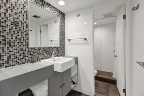 Bathroom - Stylish and fun second floor condo in exciting Palm Springs! (Palm Springs)