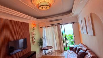 Apartment, 2 Bedrooms, Balcony, Sea View | Living area