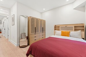 2 bedrooms, iron/ironing board, WiFi, bed sheets - Modern 2BR DC Stay near Union Market, NoMa & H Street (Washington)
