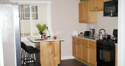Superb 2-bedroom apartment with AC in vibrant Minneapolis