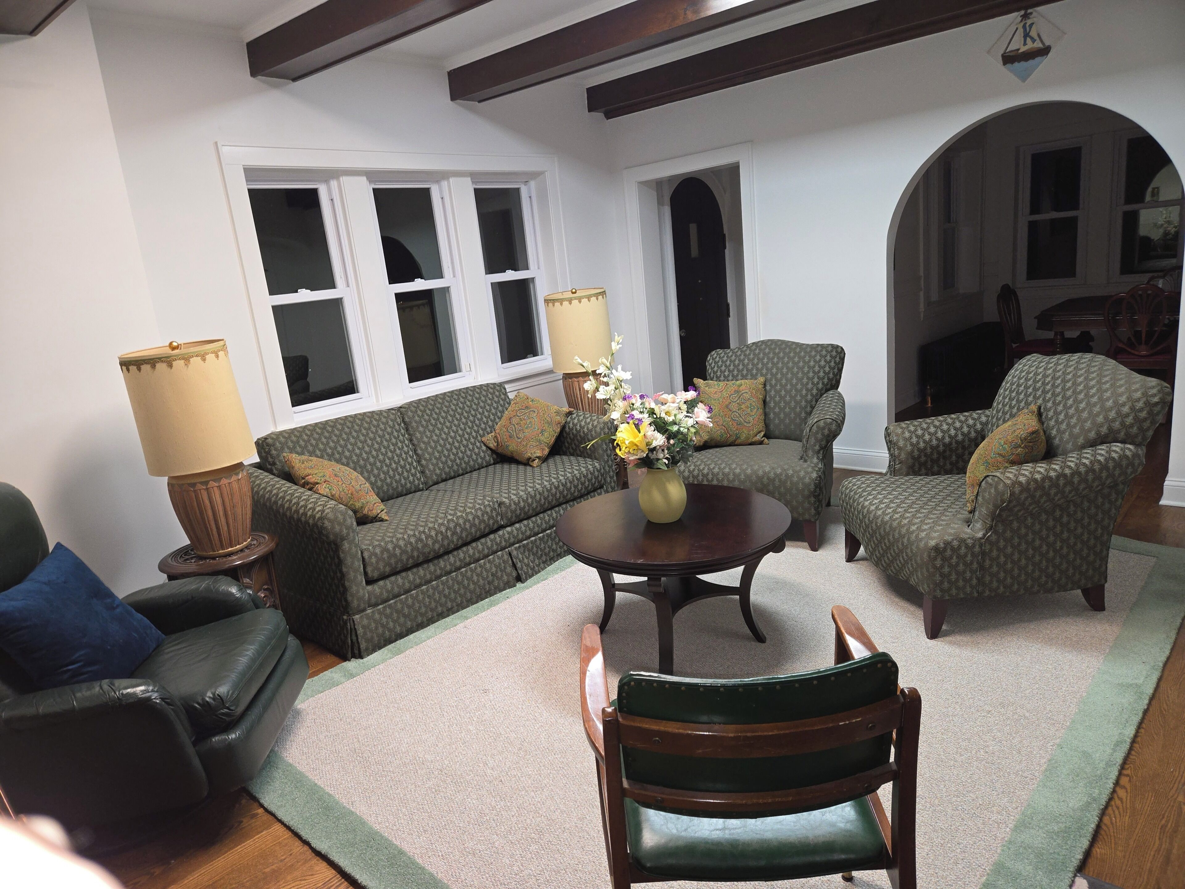 American Tudor Revival, 8-beds, 4 Bedrooms, 3 Sofa Beds, 3 Full Bath, All New. - Bolingbrook