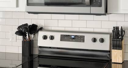 E301: 3BR near UCO | 2 King+ Private Bath Every BR