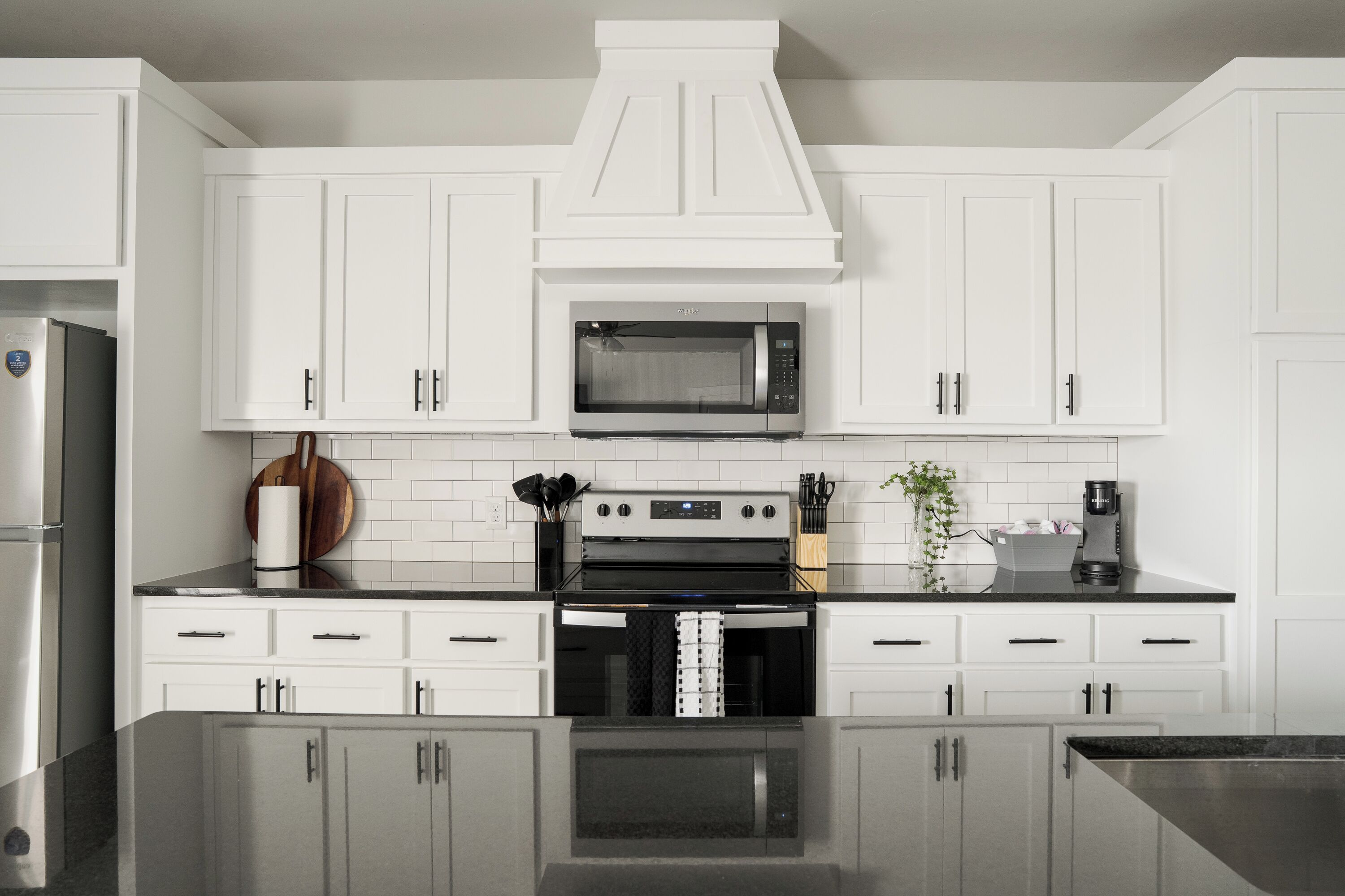 Coffee/tea maker, fridge, microwave, oven