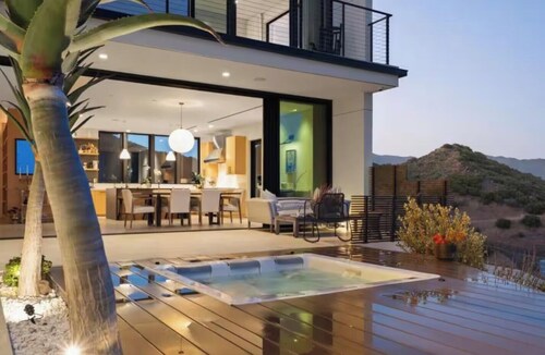Malibu Canyon Luxury with a View