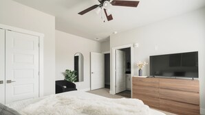 Bügeleisen/Bügelbrett, Reisekinderbett, WLAN, Bettwäsche