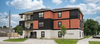 E202: 3BR near UCO | 2 King+ Private Bath Every BR