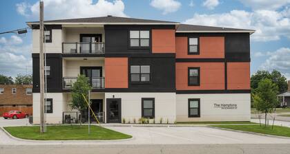 E302: 3BR near UCO | 2 King+ Private Bath Every BR