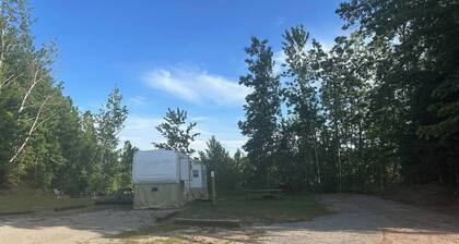 Christmas Camper 2-private space near Pictured Rocks