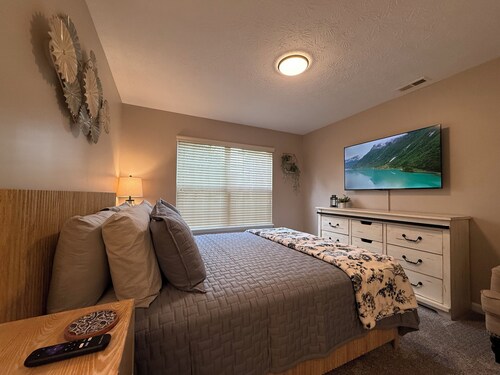 Walk-In Shower, Centrally Located 3 bedroom 2 bathroom