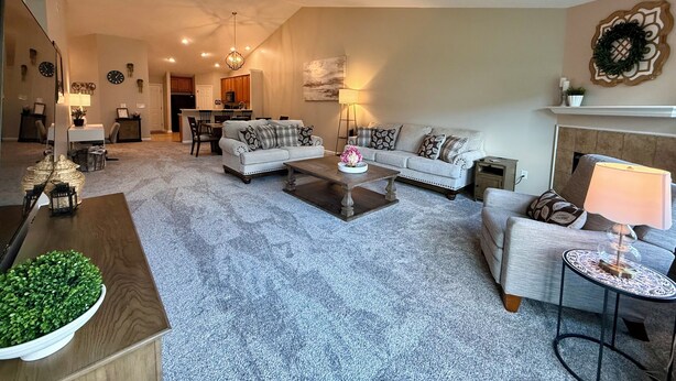 Smart TV - Walk-In Shower, Centrally Located 3 bedroom 2 bathroom (Fishers)