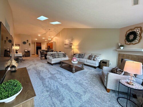 Walk-In Shower, Centrally Located 3 bedroom 2 bathroom