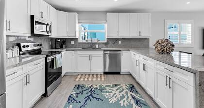 Spacious 3-bedroom condo in lovely Key Largo with Golfcart and Kayaks
