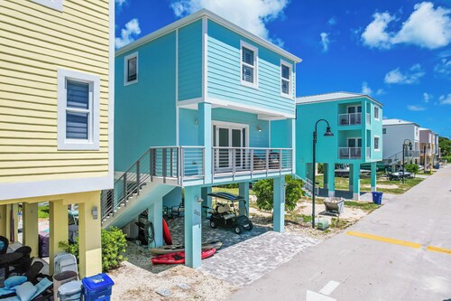 Spacious 3-bedroom condo in lovely Key Largo with Golfcart and Kayaks