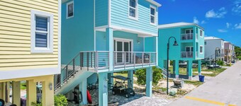 Spacious 3-bedroom condo in lovely Key Largo with Golfcart and Kayaks