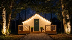 Exterior - Romantic 1 BR Retreat on the edge of woods with private hot tub (Madison)