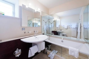Bathroom - Le Chateau De Besseuil (Clesse)