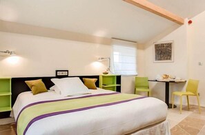 Room - Le Chateau De Besseuil (Clesse)