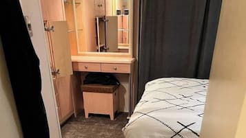 Iron/ironing board, WiFi, bed sheets