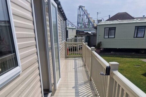 3 Bed Caravan - Sleeps 8 - Free Parking