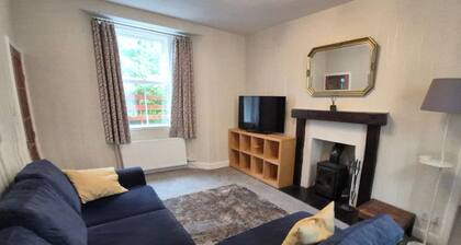 2-Bed Townhouse, Sleeps 4 with Enclosed Garden