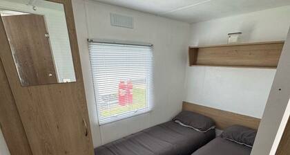 Caravan Sleeps 8 with Parking