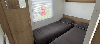 Caravan Sleeps 8 with Parking