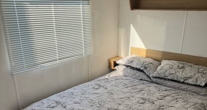 Caravan Sleeps 8 with Parking