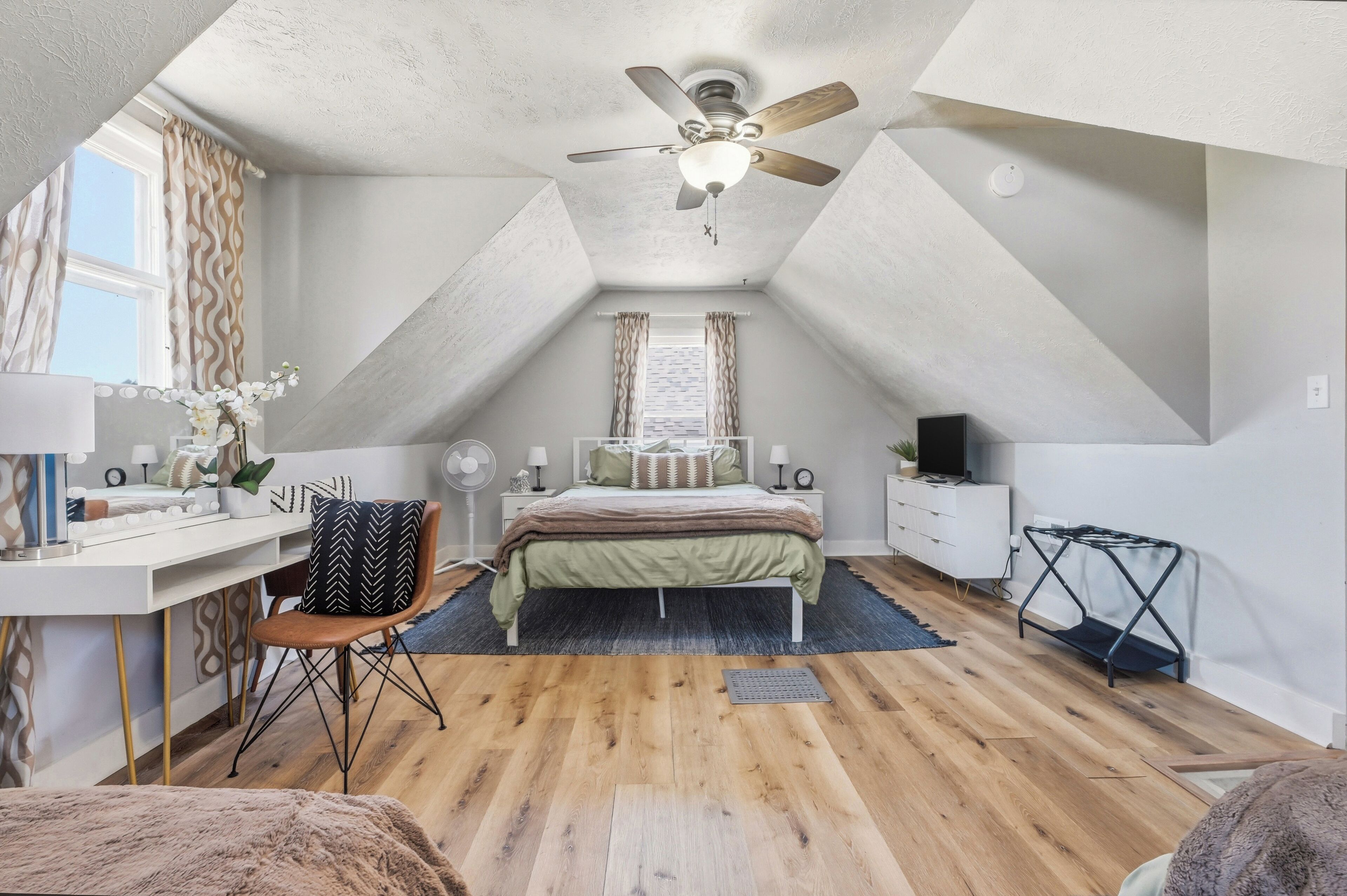 2 bedrooms, iron/ironing board, WiFi, bed sheets