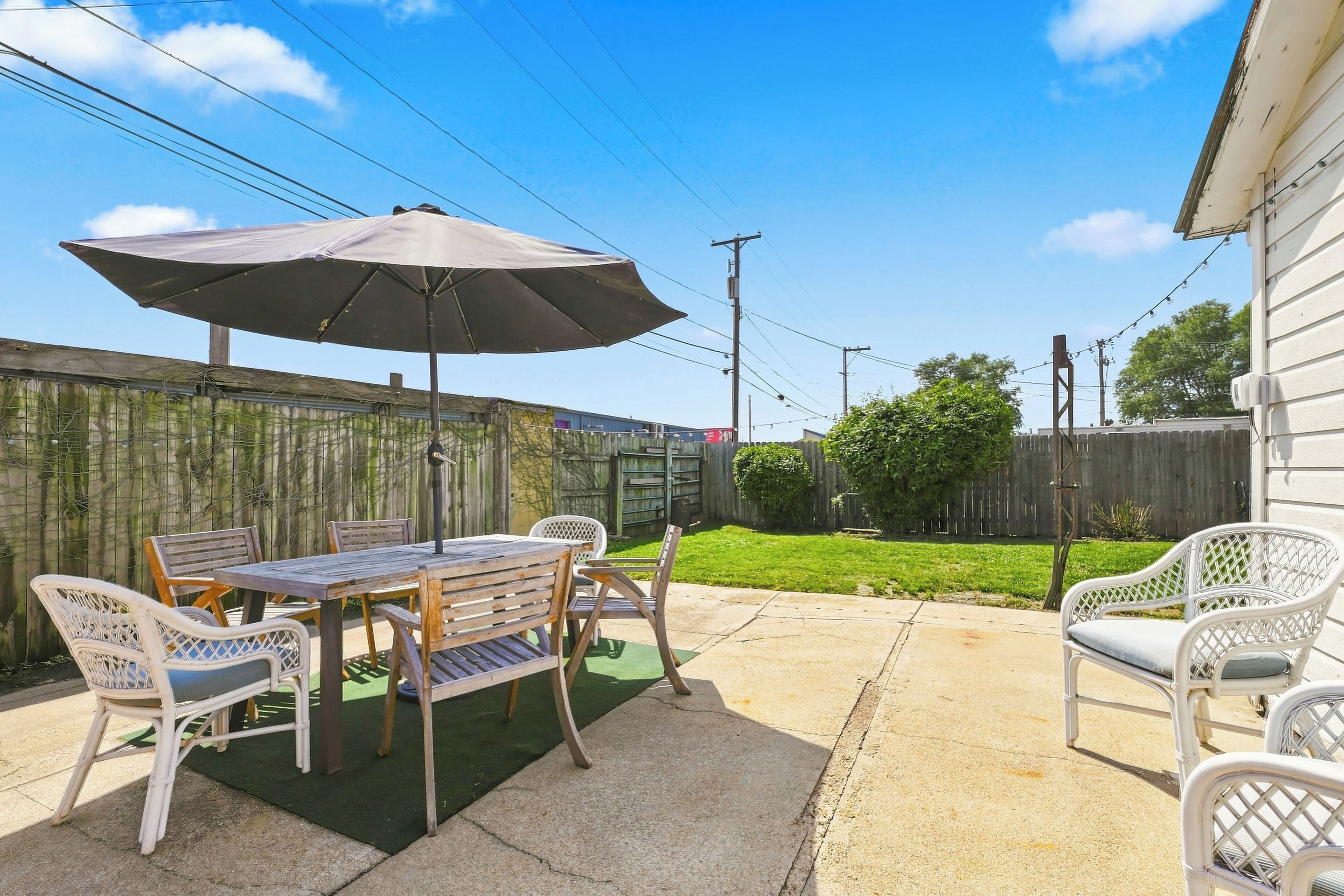 Outdoor dining