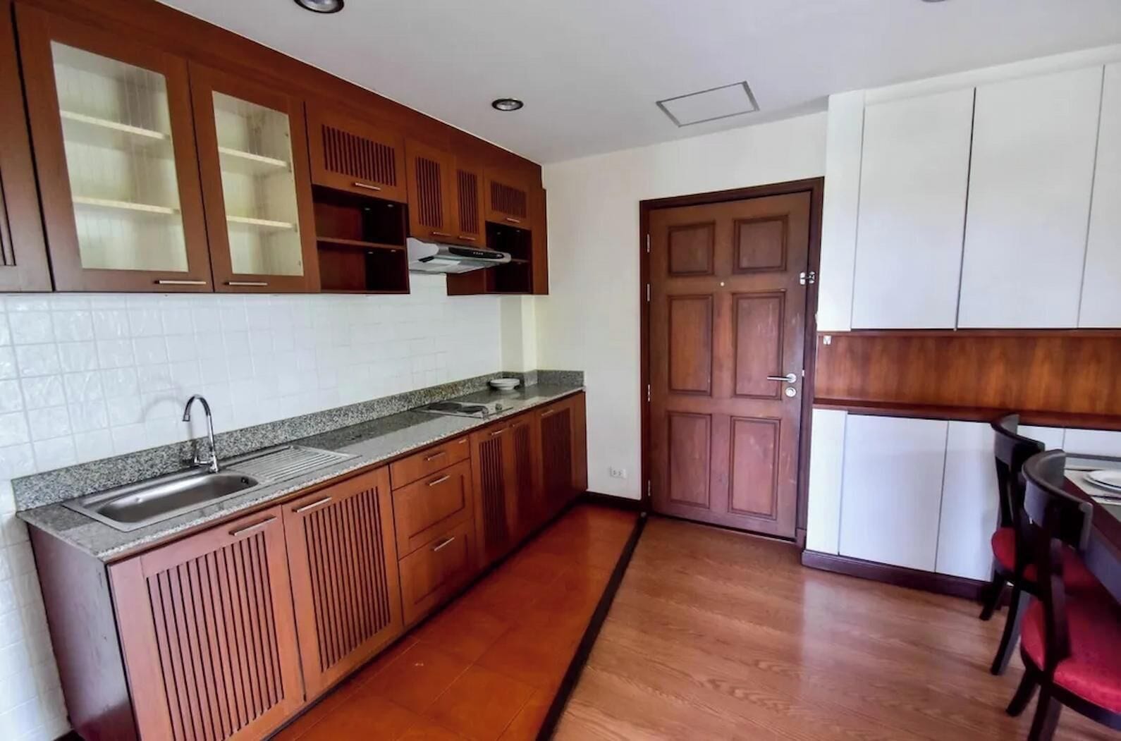 Deluxe Suite, City View | Private kitchen