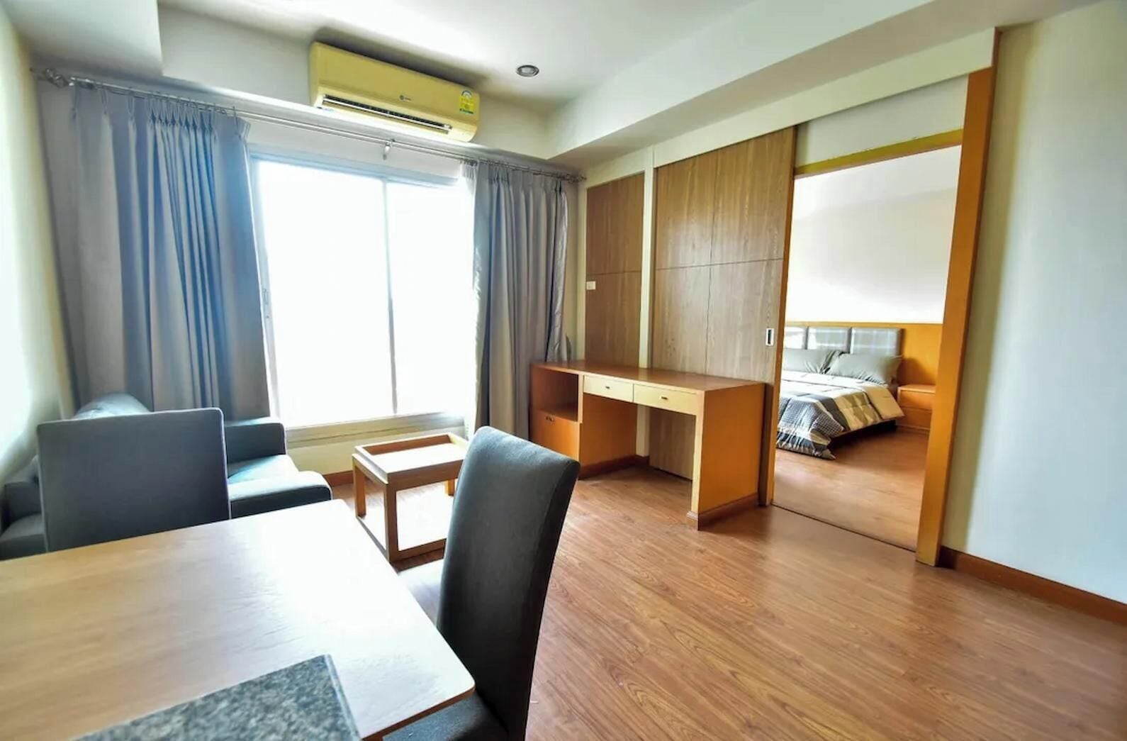 Deluxe Suite, City View