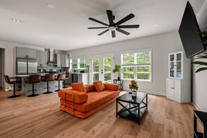 Interior - Bob`s Hilltop Paradise (Helen)