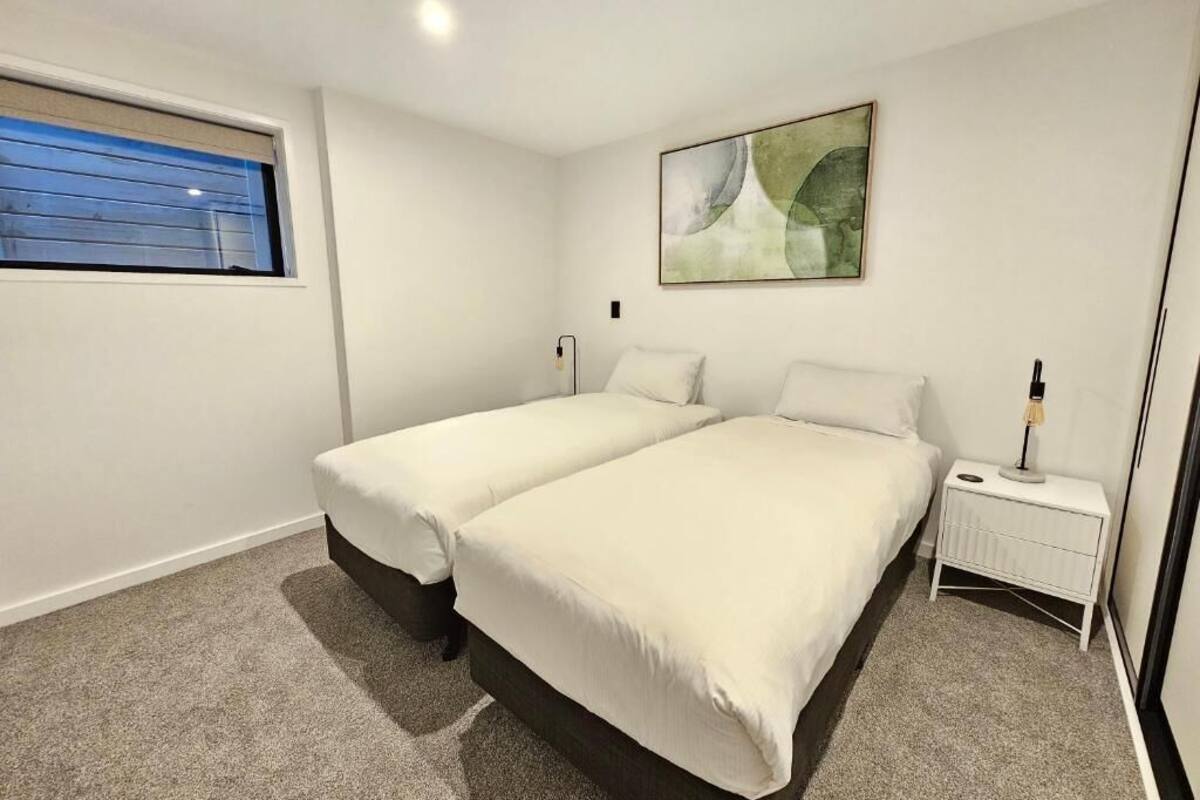 Casa de ciudad, 2 habitaciones, balcón, vista al lago | Cortinas blackout, tabla de planchar con plancha y wifi gratis 