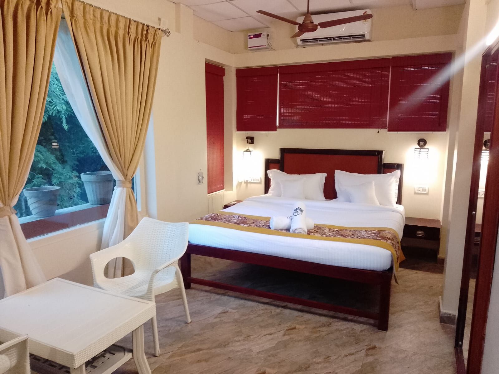 Deluxe Double Room, Pool View | Desk, laptop workspace, WiFi (free)