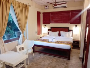 Deluxe Double Room, Pool View | WiFi (free)