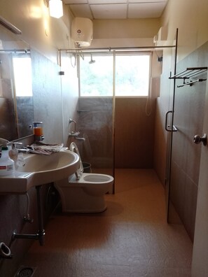 Deluxe Double Room, Pool View | Bathroom | Combined shower/tub, towels, soap, shampoo