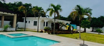 Spacious 4BR Retreat in El Limón Mins to Waterfall & AC